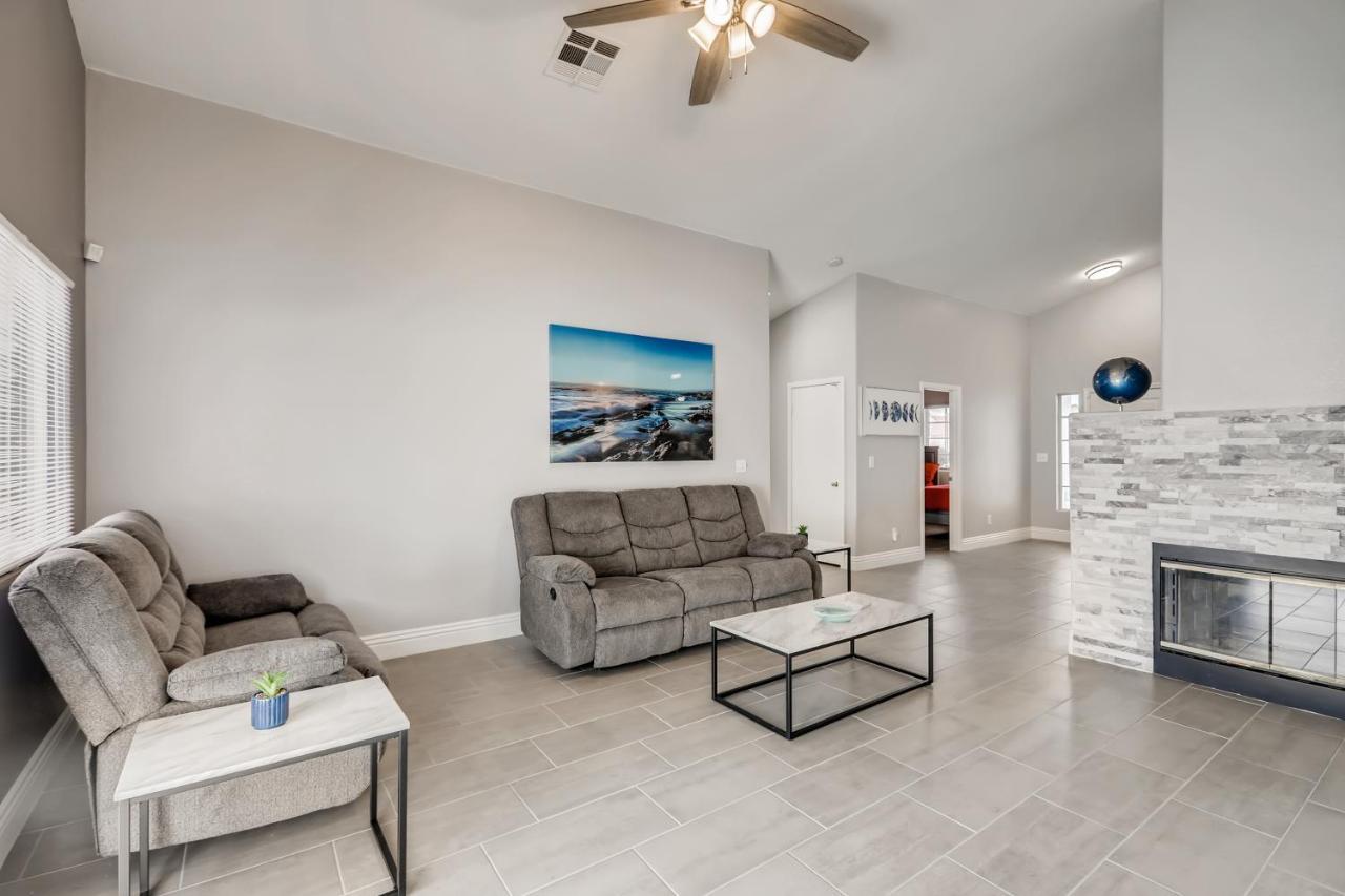 Luxurious House With A Pool, Spa, And Patio, Sleeps 6 Comfortably Las Vegas Exteriör bild