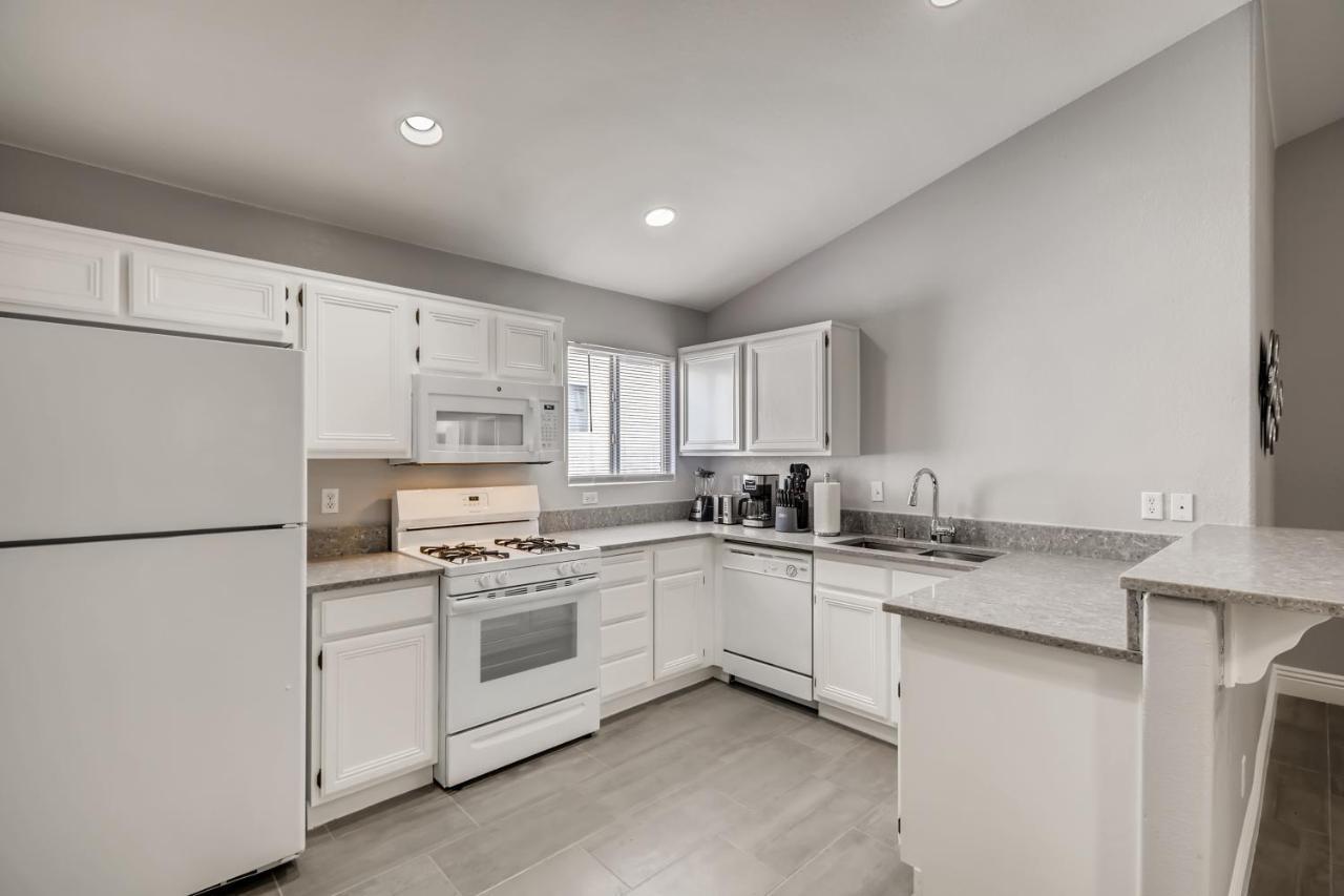 Luxurious House With A Pool, Spa, And Patio, Sleeps 6 Comfortably Las Vegas Exteriör bild